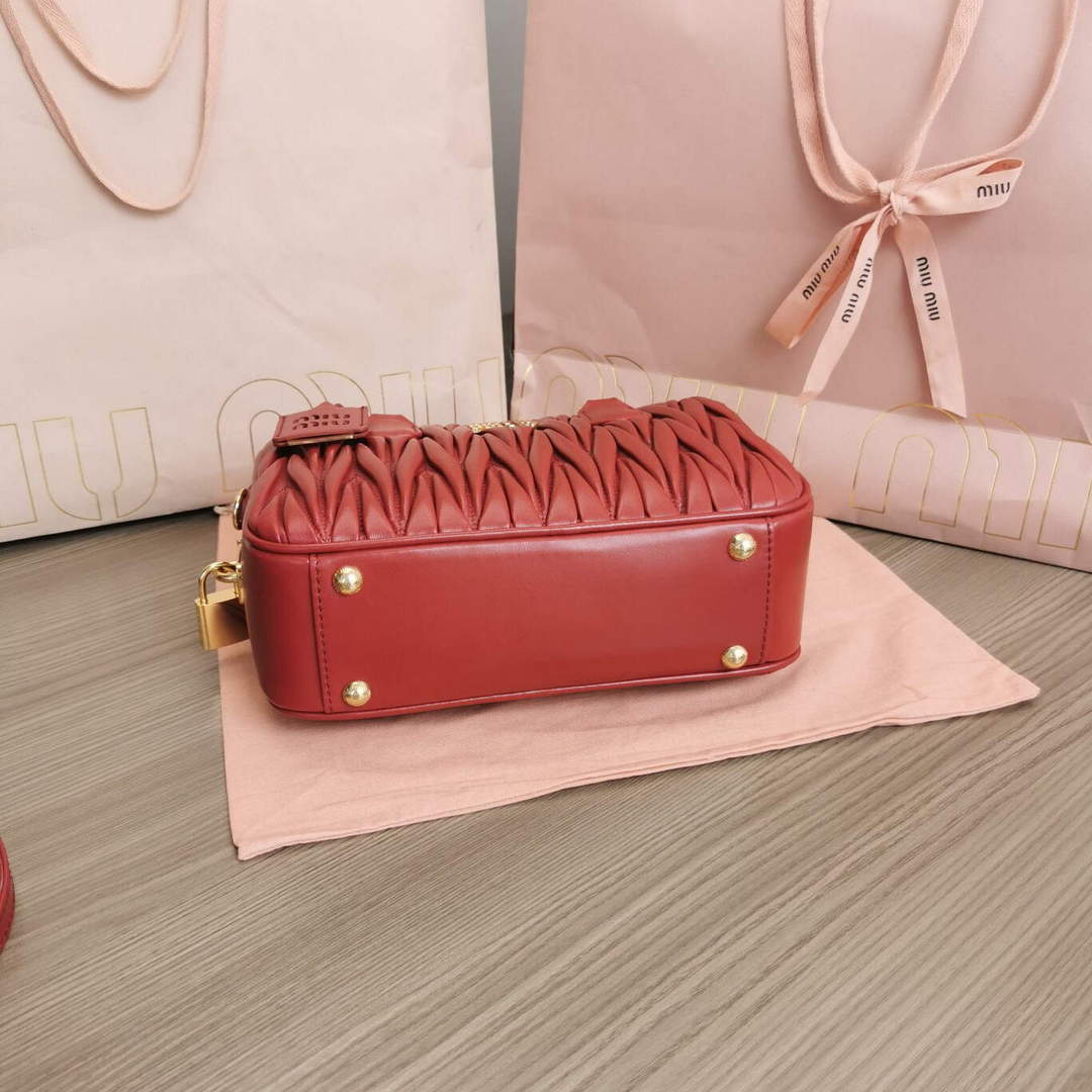 MiuMiu 5BB124 Matelassé Nappa Leather Top-handle Bag red | miumiu 5bb124 matelasse nappa leather top handle bag 045