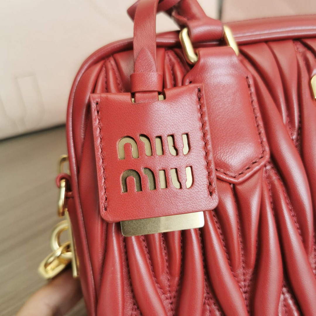 MiuMiu 5BB124 Matelassé Nappa Leather Top-handle Bag red | miumiu 5bb124 matelasse nappa leather top handle bag 047