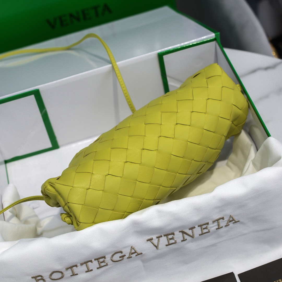 BV 585852 Bottega Veneta Mini Pouch intrecciato leather clutch with strap Lemon Green | bv 585852 bottega veneta mini pouch mini intrecciato leather clutch with strap 028