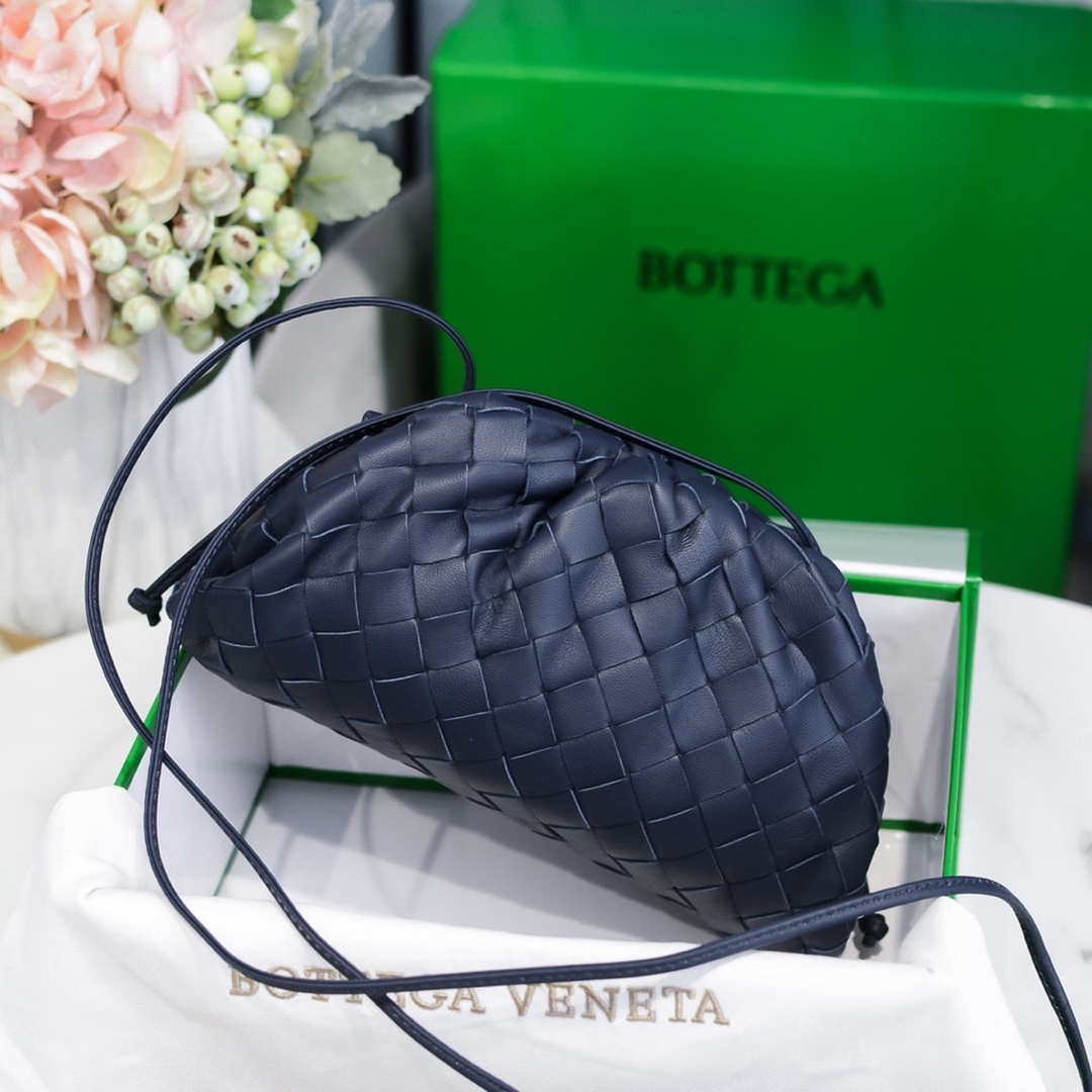 BV 585852 Bottega Veneta Mini Pouch intrecciato leather clutch with strap Navy Blue | bv 585852 bottega veneta mini pouch mini intrecciato leather clutch with strap 034