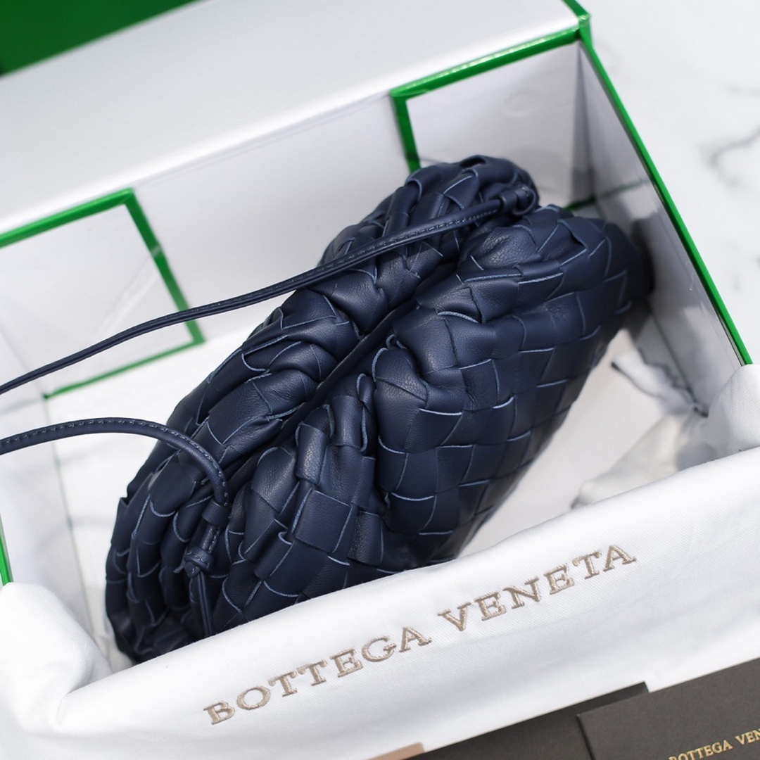 BV 585852 Bottega Veneta Mini Pouch intrecciato leather clutch with strap Navy Blue | bv 585852 bottega veneta mini pouch mini intrecciato leather clutch with strap 037