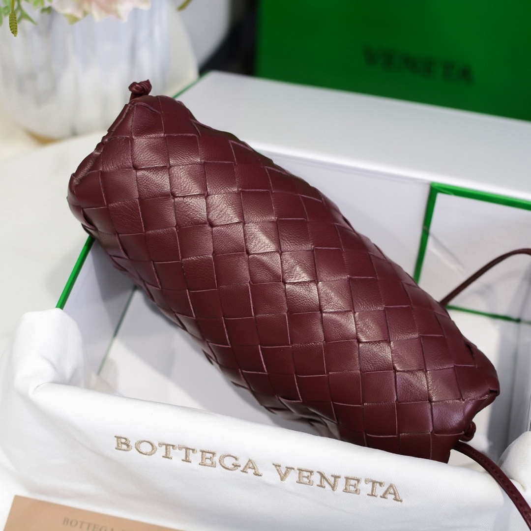BV 585852 Bottega Veneta Mini Pouch intrecciato leather clutch with strap Wine Red | bv 585852 bottega veneta mini pouch mini intrecciato leather clutch with strap 052