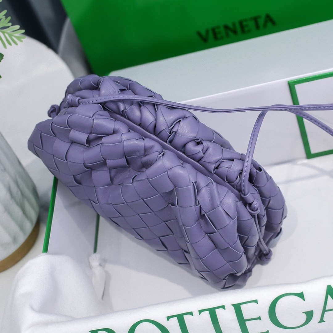 BV 585852 Bottega Veneta Mini Pouch Mini intrecciato leather clutch with strap Purple | bv 585852 bottega veneta mini pouch mini intrecciato leather clutch with strap 114
