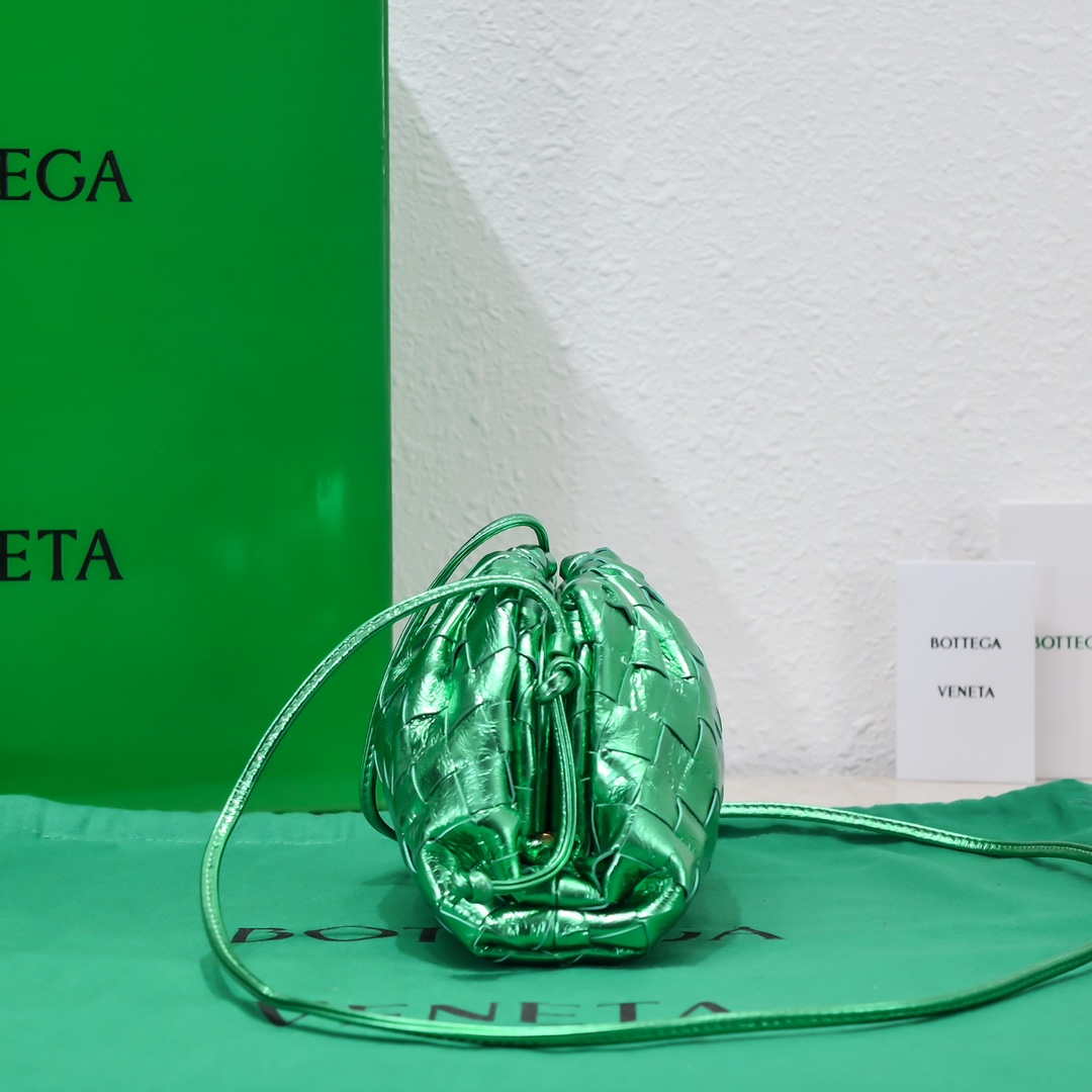 BV 585852 Bottega Veneta Mini Pouch Buckskin leather clutch with strap metallic Green | bv 585852 bottega veneta mini pouch mini intrecciato leather clutch with strap 162