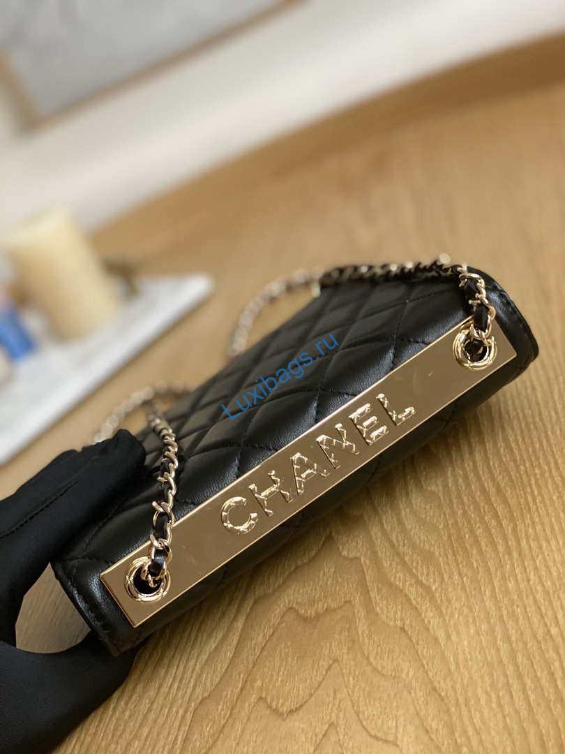 Chanel A88632 WOC 19 Chain Wallet Bag Black Lambskin Gold | chanel a88632 woc 19 chain wallet bag black lambskin gold 004