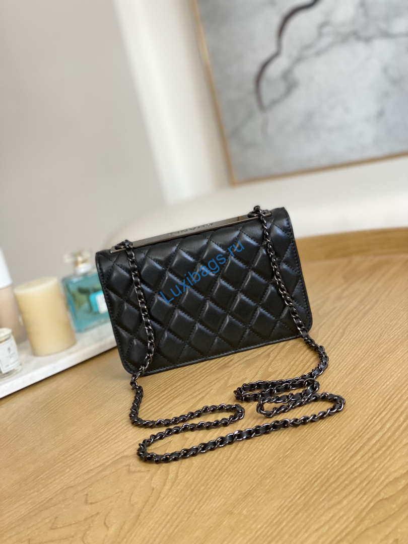 Chanel A88632 WOC 19 Chain Wallet Bag Black Lambskin with black havdware | chanel a88632 woc 19 chain wallet bag black lambskin with black havdware 002