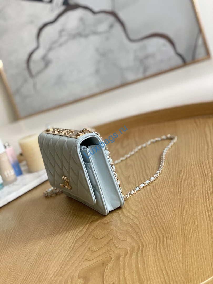 Chanel A88632 WOC 19 Chain Wallet Bag Light Blue Lambskin Gold | chanel a88632 woc 19 chain wallet bag light blue lambskin gold 004