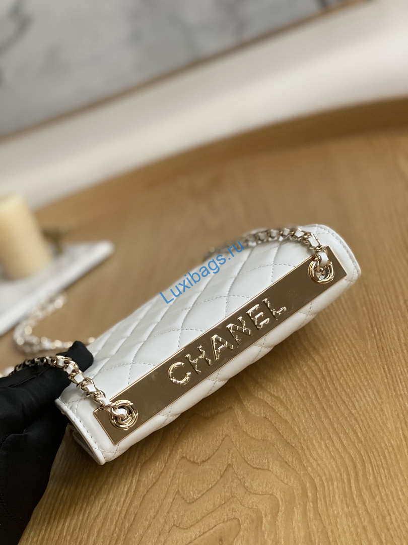 Chanel A88632 WOC 19 Chain Wallet Bag White Lambskin Gold | chanel a88632 woc 19 chain wallet bag white lambskin gold 005