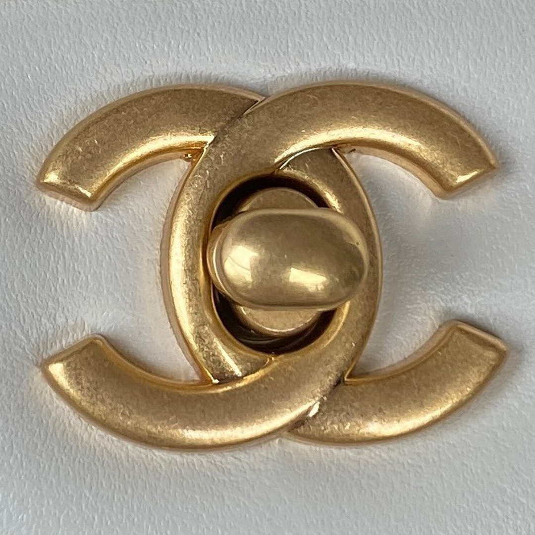 Chanel AS2431 Mini flap White Lambskin bag with top handle Gold | chanel as2431 mini flap white lambskin bag with top handle gold 003