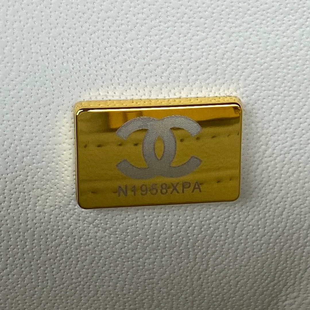 Chanel AS2431 Mini flap White Lambskin bag with top handle Gold | chanel as2431 mini flap white lambskin bag with top handle gold 009