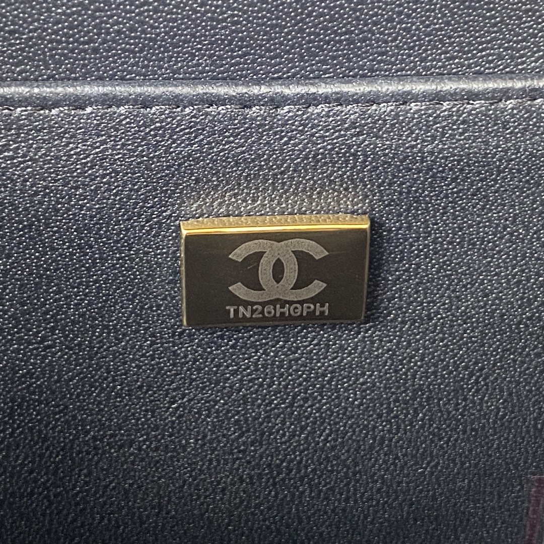 Chanel AS3344 Small Vanity Case Calfskin & Gold-Tone Metal Black | chanel as3344 small vanity case calfskin gold tone metal black 009