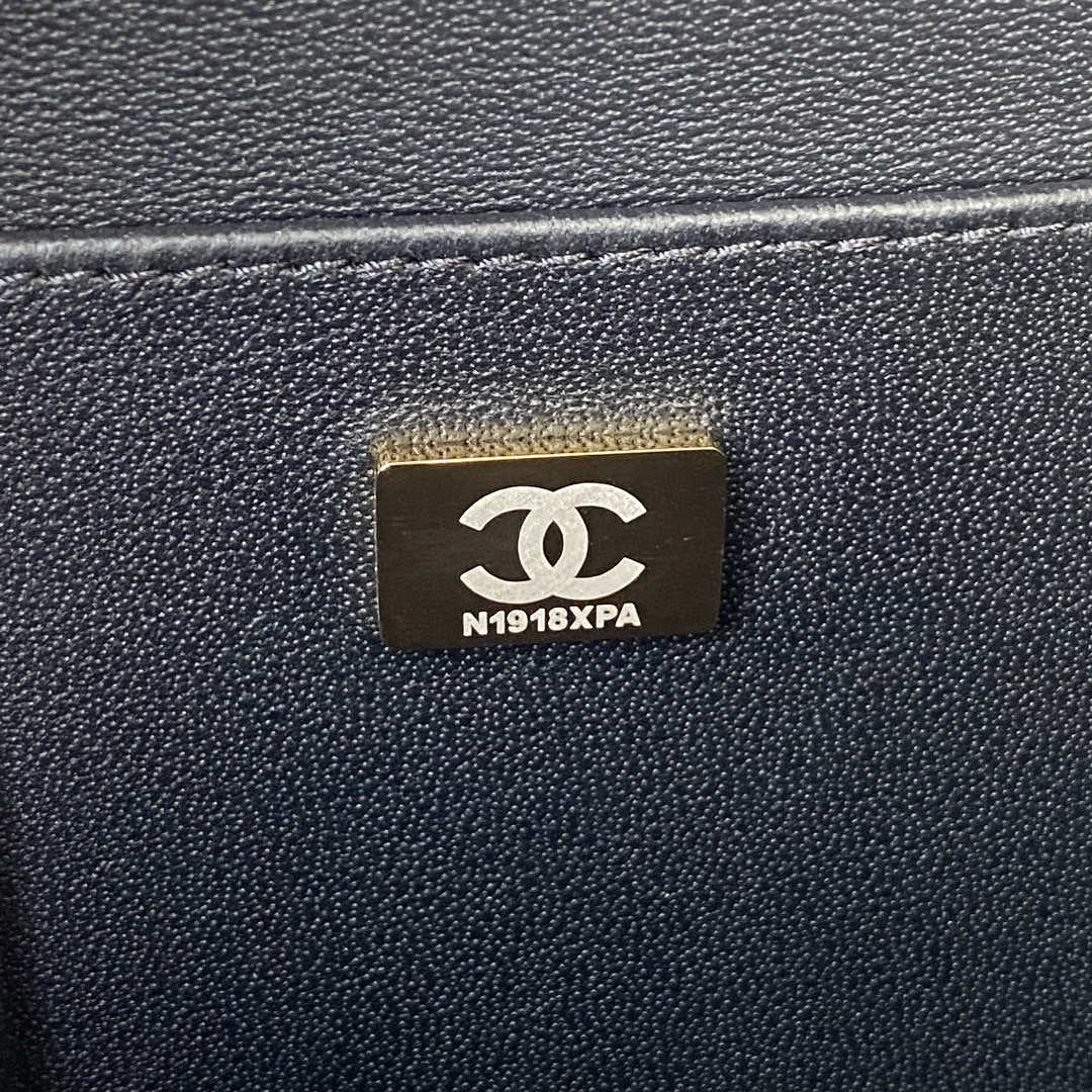 Chanel AS3345 Vanity Case Calfskin & Gold-Tone Metal Black | chanel as3345 vanity case calfskin gold tone metal black 009
