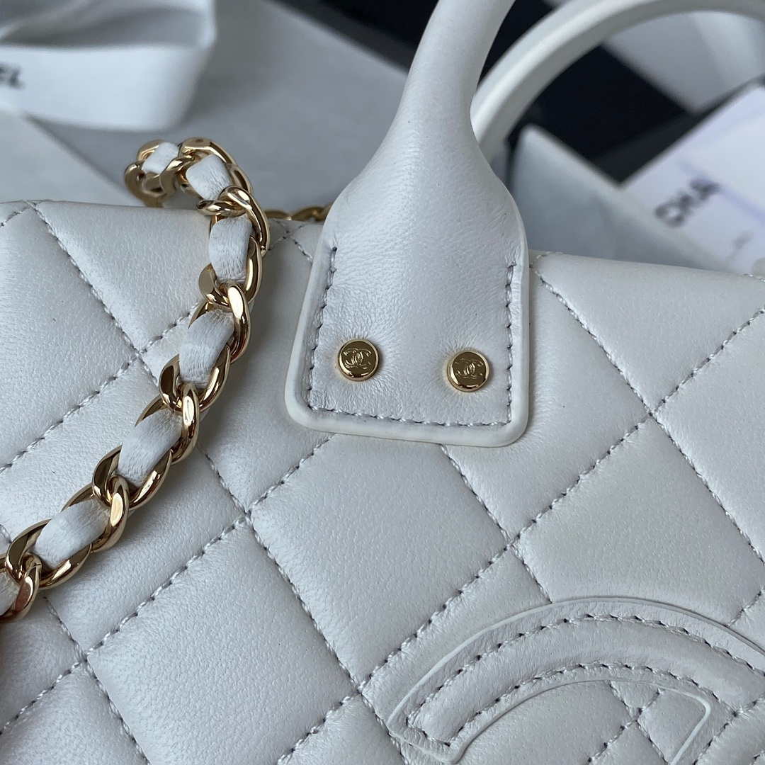 Chanel AS3345 Vanity Case Calfskin & Gold-Tone Metal White | chanel as3345 vanity case calfskin gold tone metal white 004