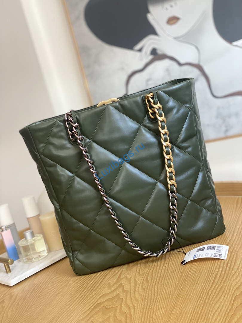 Chanel AS3519 CHANEL19 Shopping Bag Shiny Lambskin Dark Green | chanel as3519 chanel19 shopping bag shiny lambskin green 002