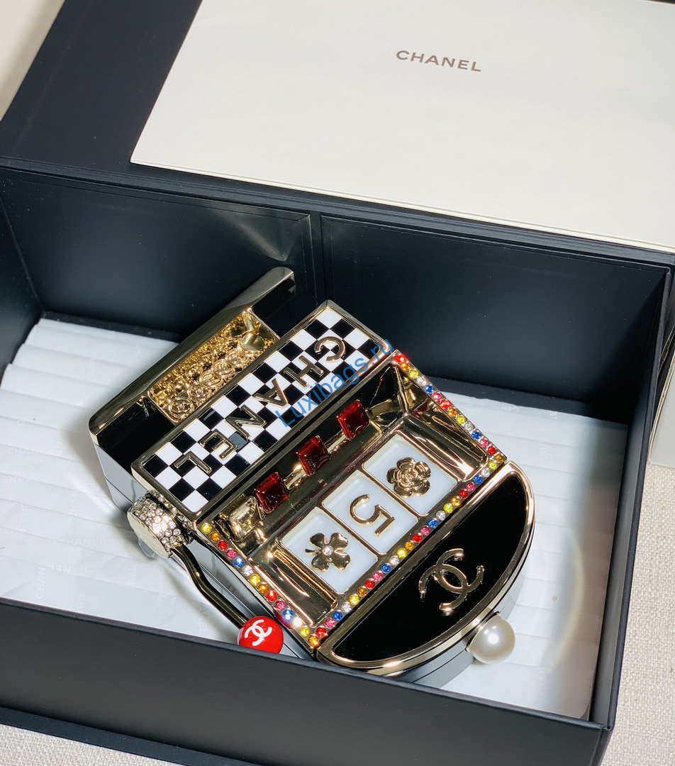 Chanel AS3586 2023SS Walk-on Embroidery Slot Shoulder Bag black | chanel as3586 2023ss walk on embroidery slot shoulder bag black 002