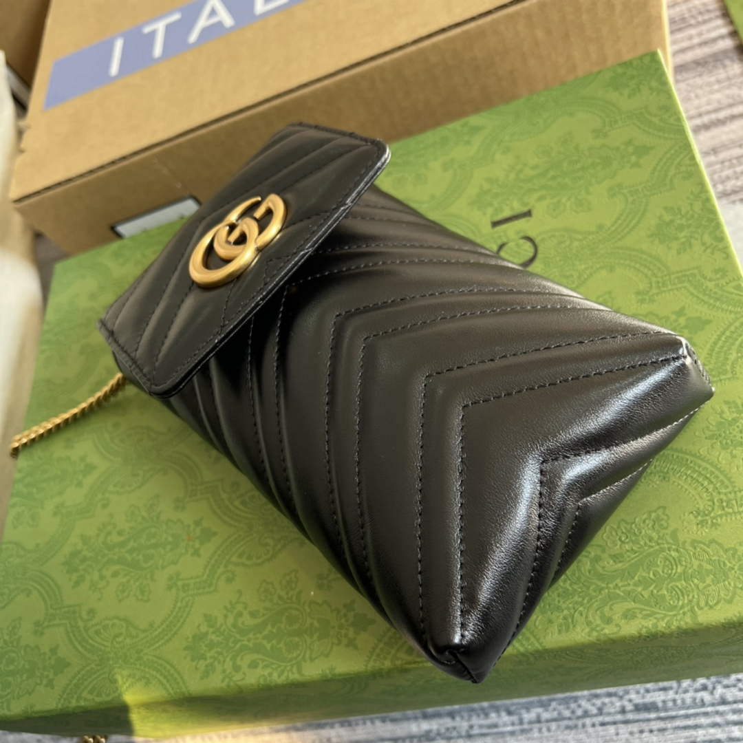 Gucci 672251 GG Marmont matelassé Mini IPhone bag black | gucci 672251 gg marmont matelasse mini iphone bag black005