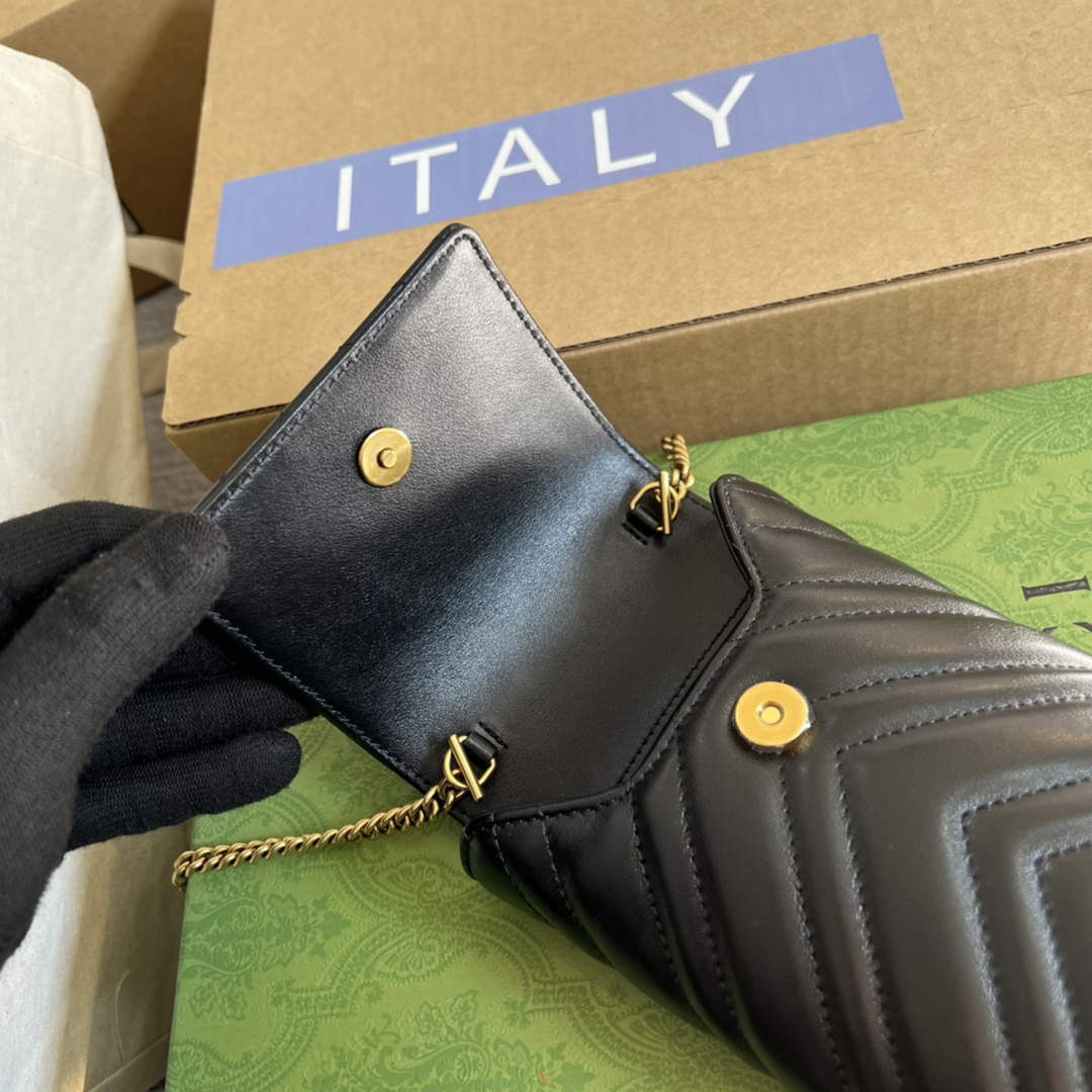 Gucci 672251 GG Marmont matelassé Mini IPhone bag black | gucci 672251 gg marmont matelasse mini iphone bag black006
