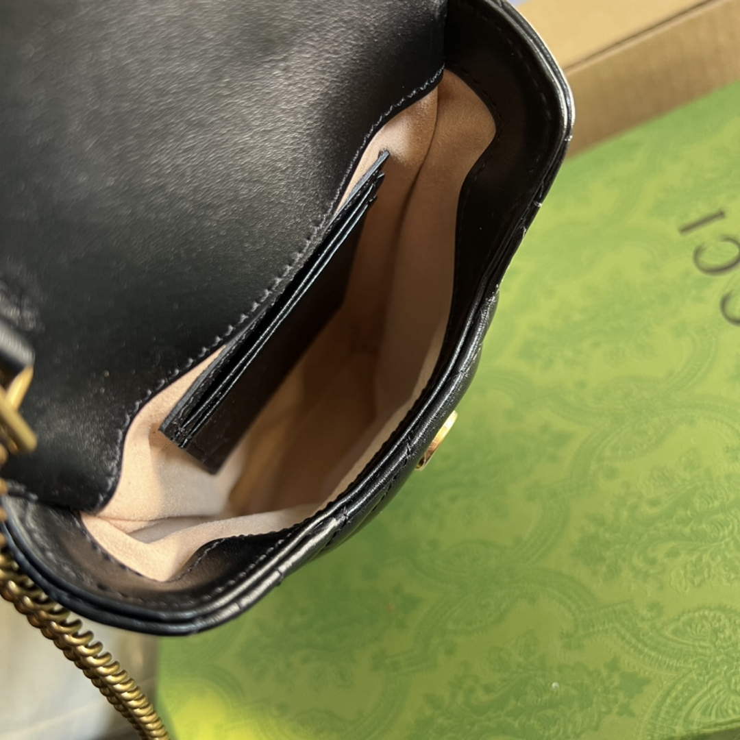 Gucci 672251 GG Marmont matelassé Mini IPhone bag black | gucci 672251 gg marmont matelasse mini iphone bag black009