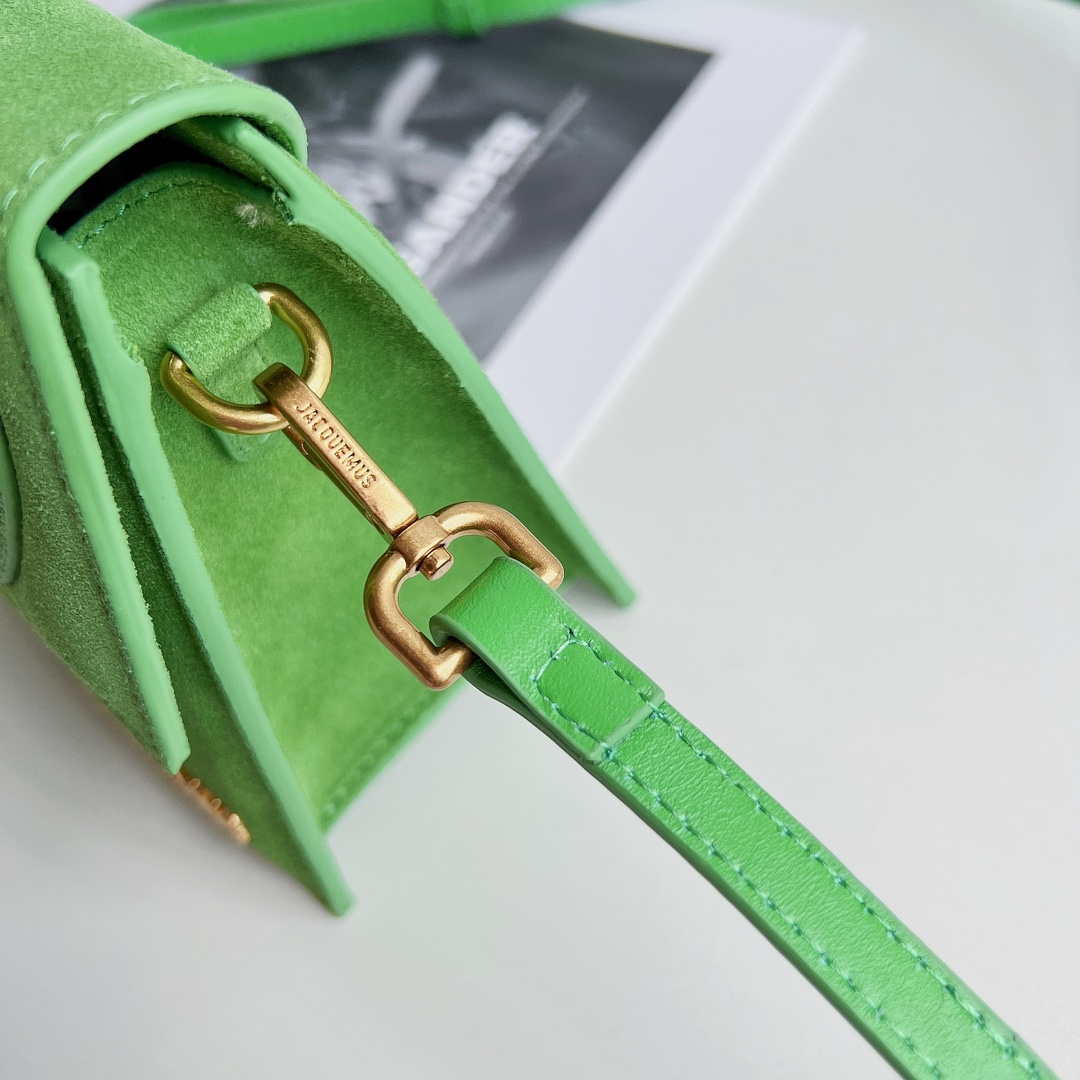 Jacquemus 213BA003 Green 'Le Chiquito Moyen' Bag | jacquemus 213ba003 green le chiquito moyen bag 007