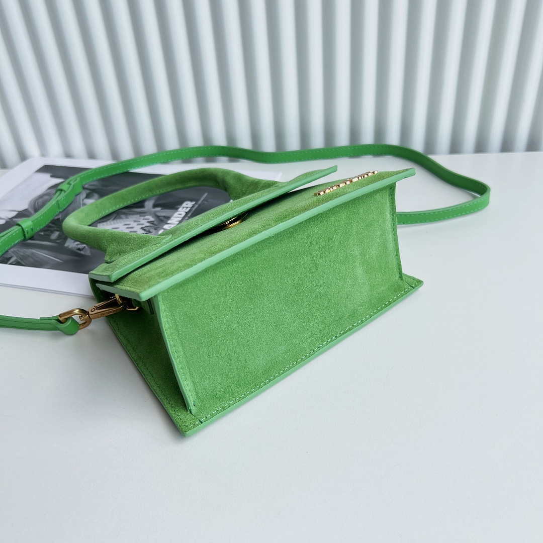 Jacquemus 213BA003 Green 'Le Chiquito Moyen' Bag | jacquemus 213ba003 green le chiquito moyen bag 008