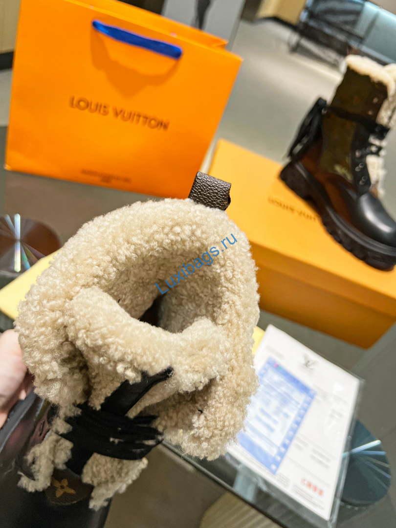 Louis Vuitton - Women's Shoes - Metropolis Flat Ranger Boots - 2022 Cellection -1A95X7-001 | louisvuitton womenshoes metropolisflatrangerboots 2022collection 1a95x7 001 3