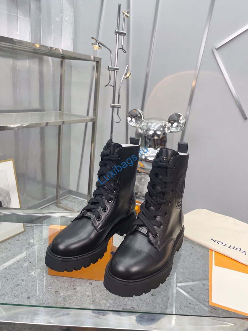 Louis Vuitton -Women's Shoes - Territory Flat Ranger - 2022 Collection - 1A94Q5 Black | louisvuitton womenshoes territoryflatrangers 2022collection 1a94q5 002