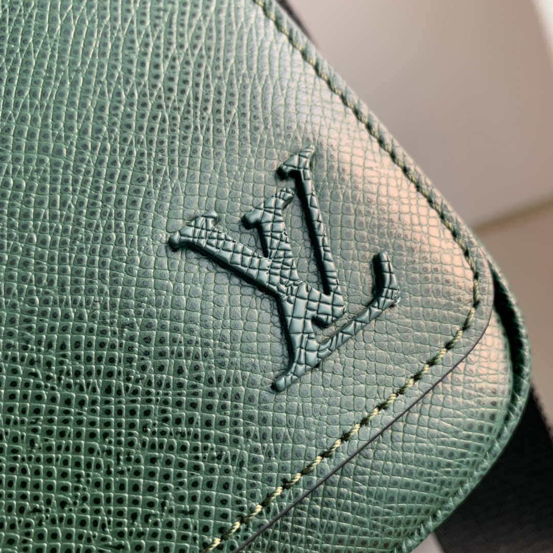 Louis Vuitton M30861 District PM Taiga infini Dark Green bag | louis vuitton m30861 district pm taiga infini dark green 004