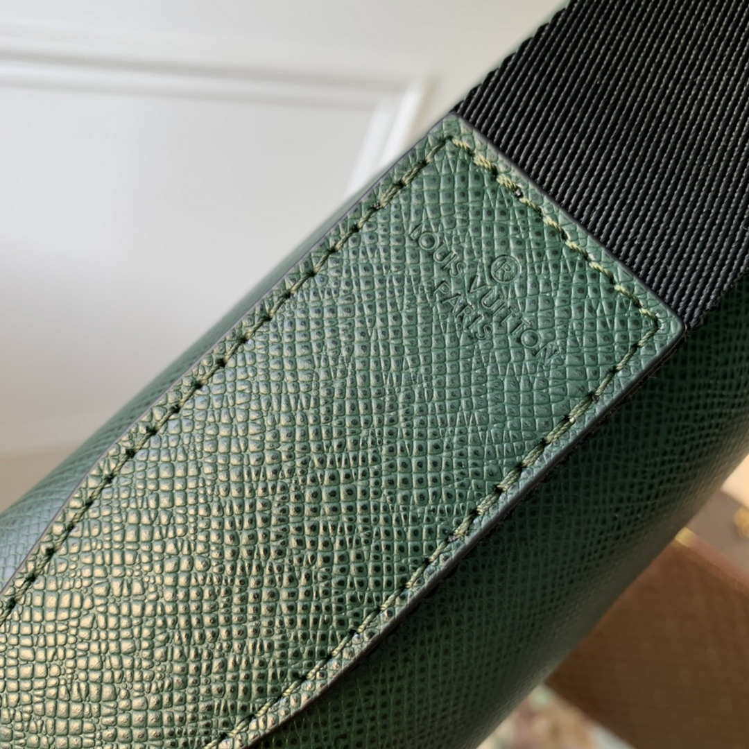 Louis Vuitton M30861 District PM Taiga infini Dark Green bag | louis vuitton m30861 district pm taiga infini dark green 006