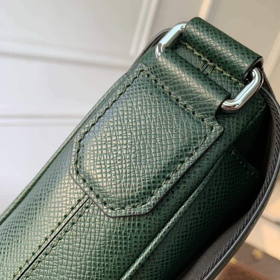 Louis Vuitton M30861 District PM Taiga infini Dark Green bag | louis vuitton m30861 district pm taiga infini dark green 007