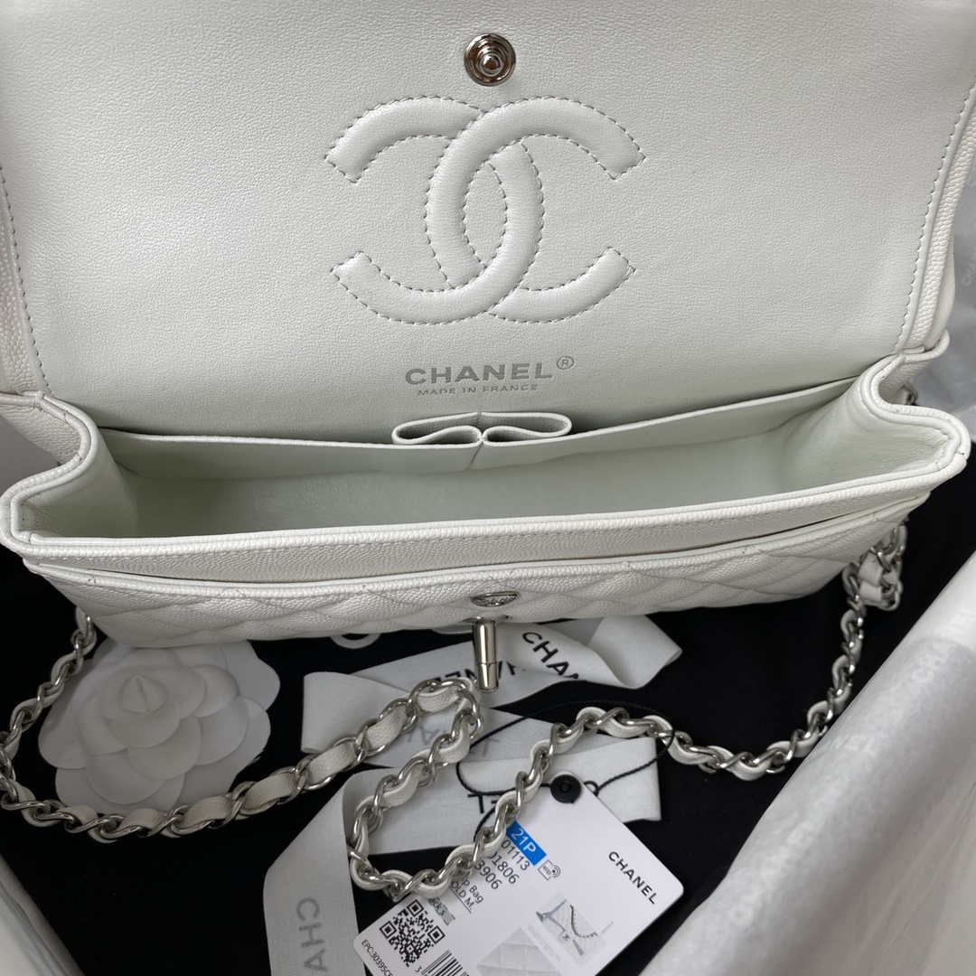 Chanel A01113 Flap Handbag Classic Bag Grained shiny Calfskin White Silver | chanel a01113 flap handbag classic bag grained shiny calfskin white silver 007