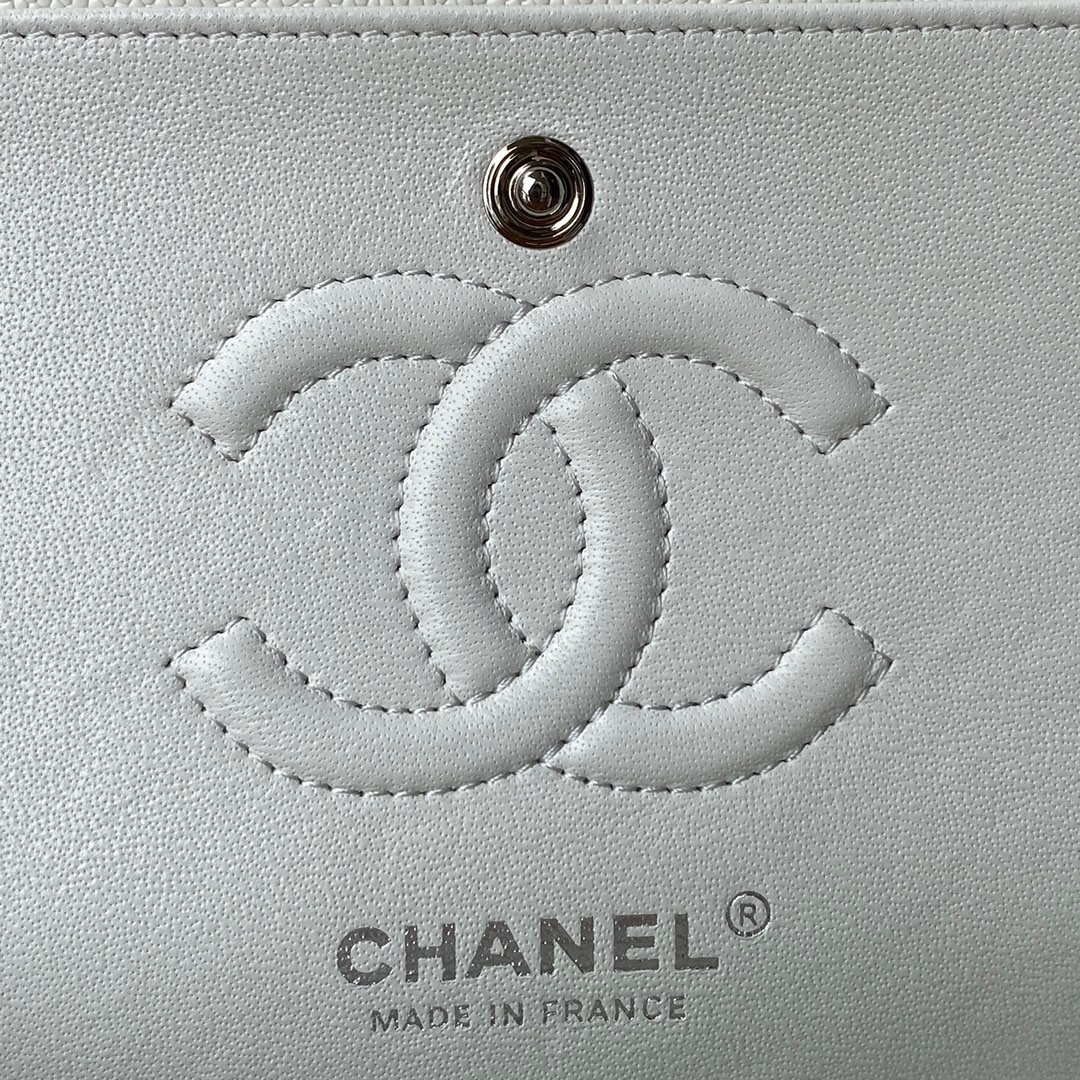Chanel A01113 Flap Handbag Classic Bag Grained shiny Calfskin White Silver | chanel a01113 flap handbag classic bag grained shiny calfskin white silver 008