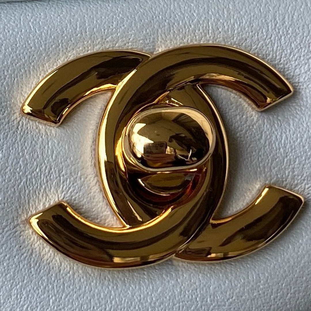 Chanel A01113 Flap Handbag Classic Bag Lambskin Light Blue Gold | chanel a01113 flap handbag classic bag lambskin light blue gold 003