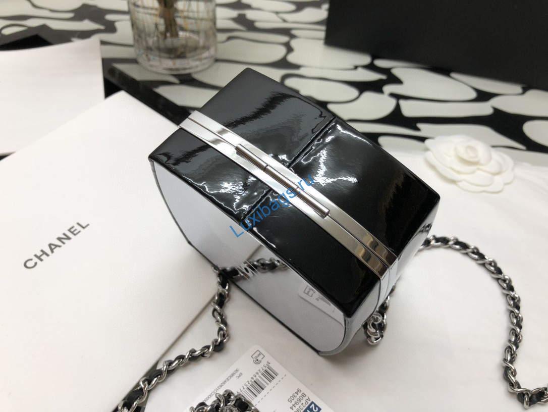 Chanel AP2398 Small Vanity Case Acrylic Black Silver | chanel ap2398 small vanity case acrylic black silver 0005