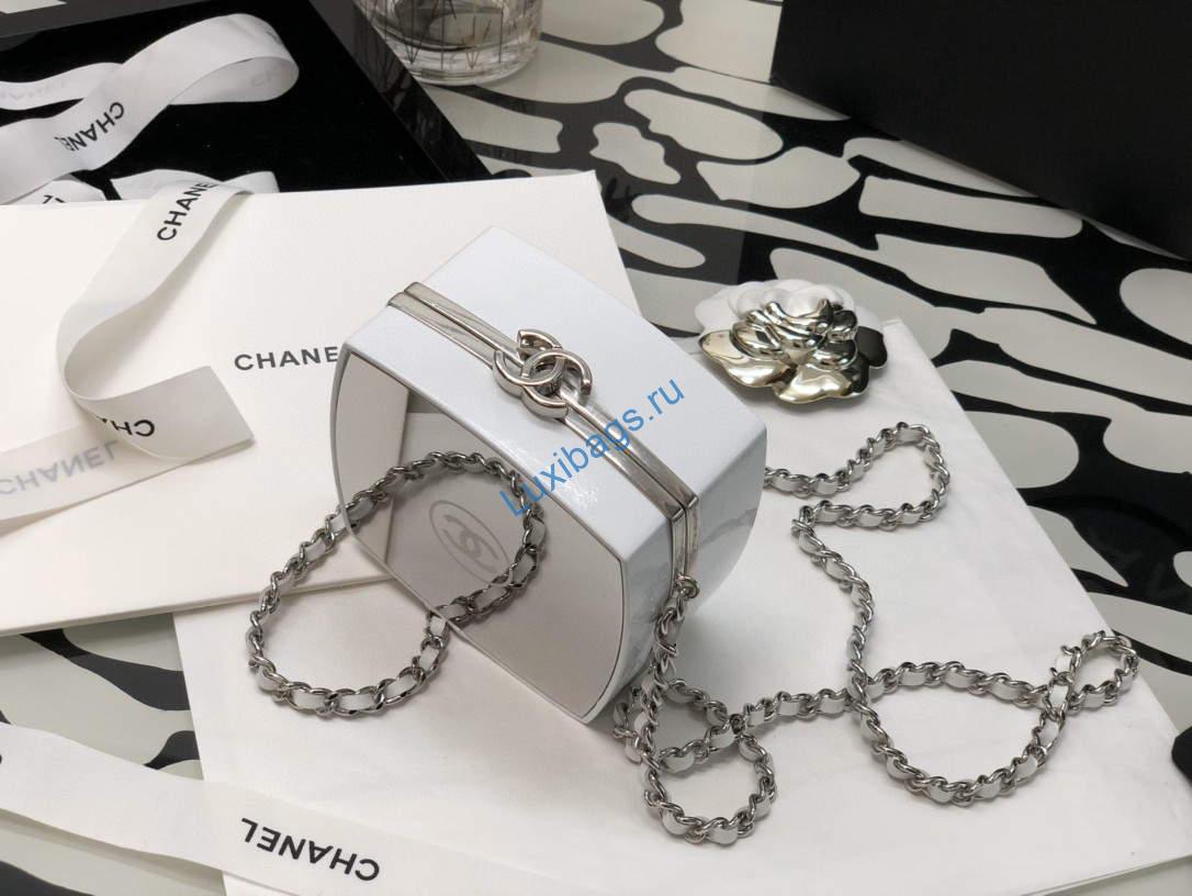 Chanel AP2398 Small Vanity Case Lambskin gold-tone metal White and Silver | chanel ap2398 small vanity case lambskin gold tone metal white and silver 003