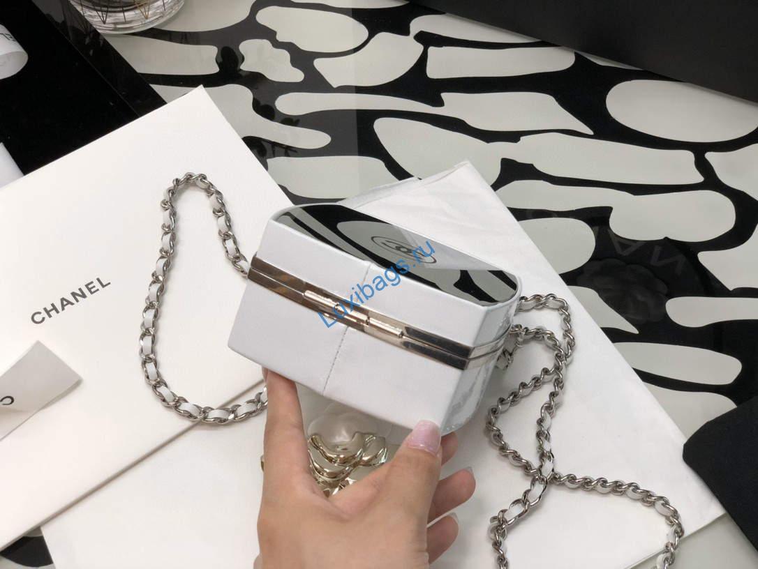 Chanel AP2398 Small Vanity Case Lambskin gold-tone metal White and Silver | chanel ap2398 small vanity case lambskin gold tone metal white and silver 005