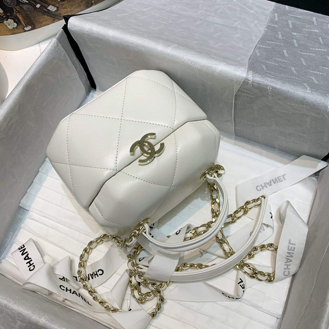 Chanel AS2630 Small Vanity Case Lambskin gold-tone metal White | chanel as2630 small vanity case lambskin gold tone metal white 007