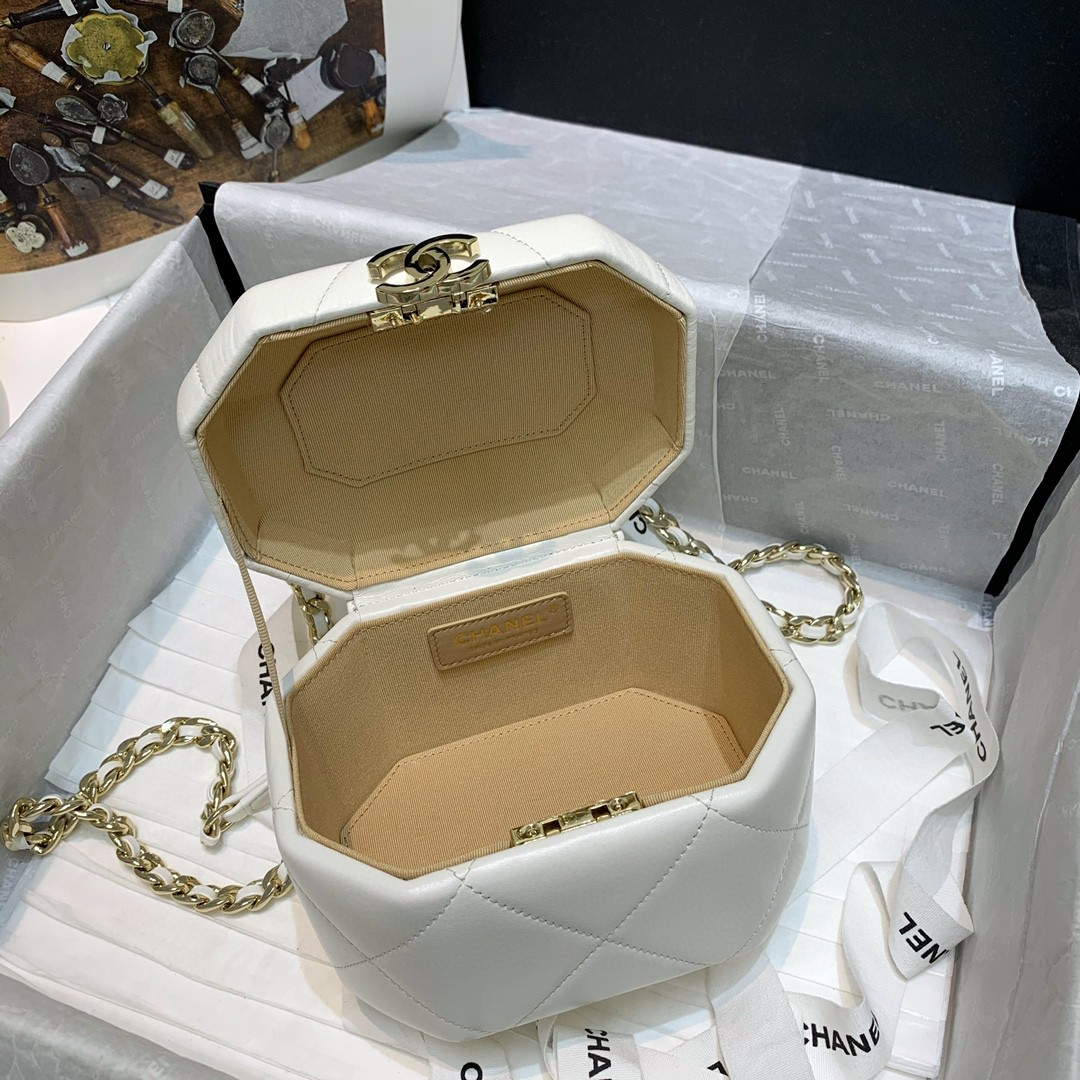 Chanel AS2630 Small Vanity Case Lambskin gold-tone metal White | chanel as2630 small vanity case lambskin gold tone metal white 008
