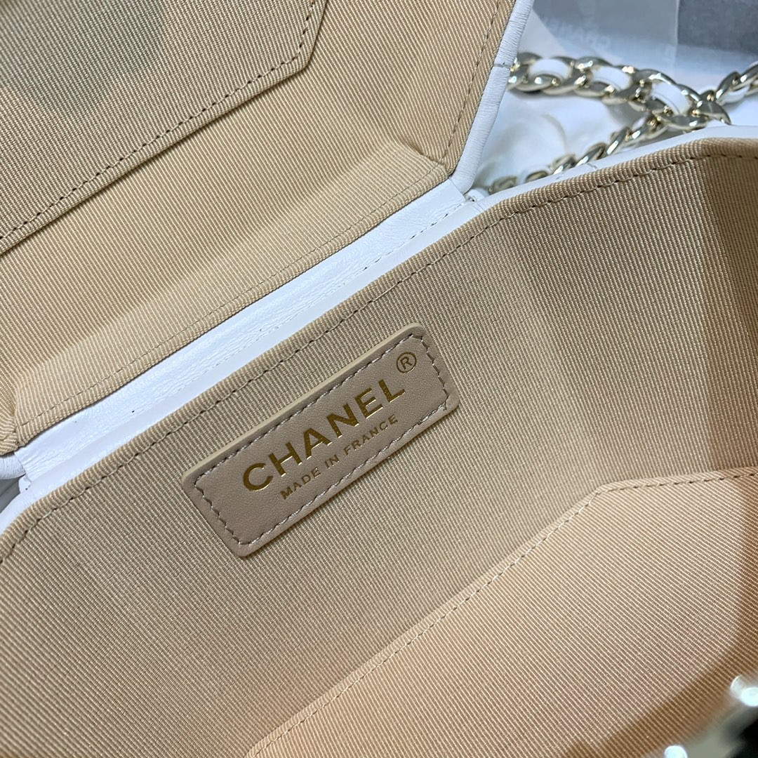 Chanel AS2630 Small Vanity Case Lambskin gold-tone metal White | chanel as2630 small vanity case lambskin gold tone metal white 009