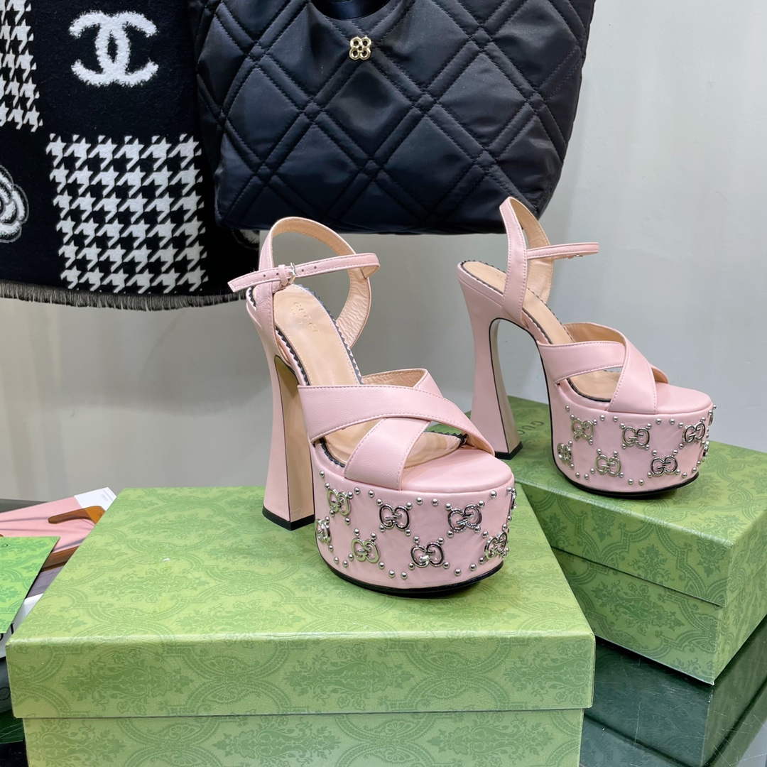 Gucci 719843 Women's Lnterlocking G Studs Sandal G56233 | gucci 719843 womens lnterlocking g studs sandal 37