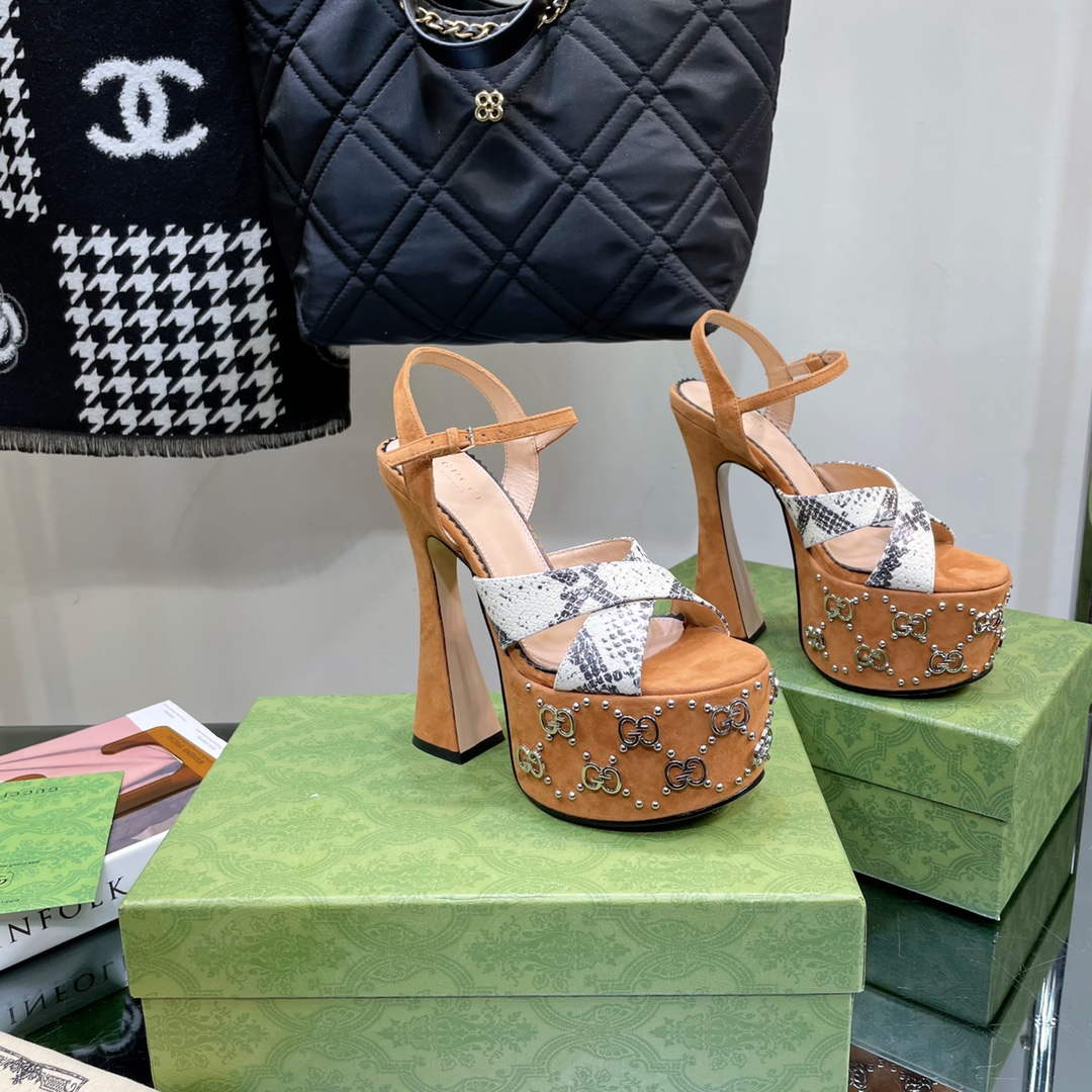 Gucci 719843 Women's Lnterlocking G Studs Sandal G56230 | gucci 719843 womens lnterlocking g studs sandal 7