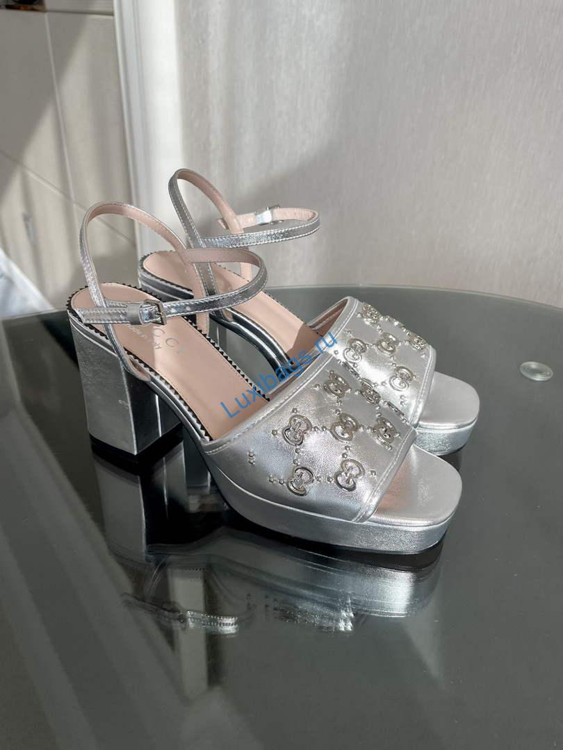 Gucci 719844 Women's Lnterlocking G Studs Sandal G56238 | gucci 719843 womens lnterlocking g studs sandal g56238 3