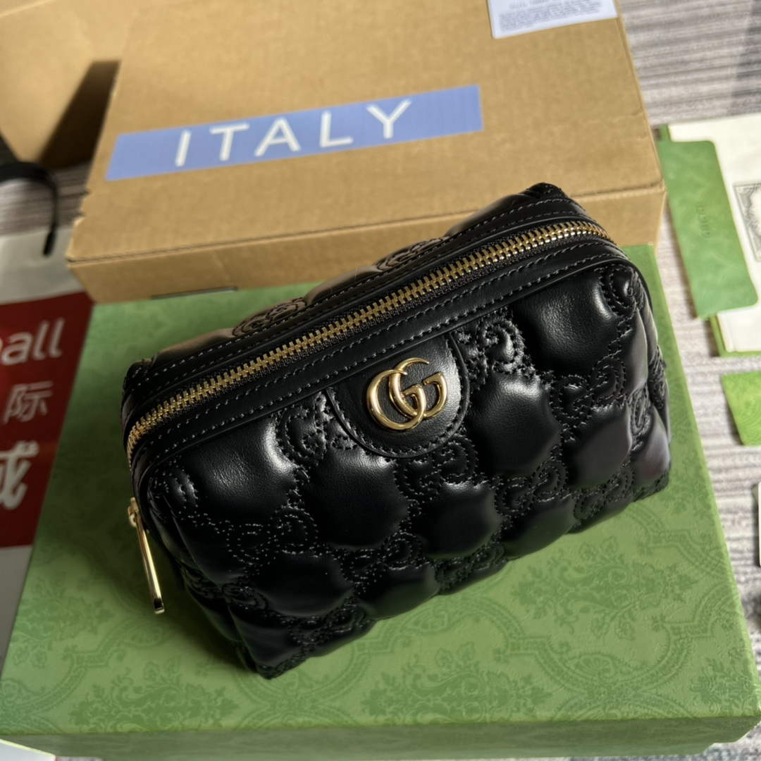Gucci 726047 GG Matelassé Beauty Case Black | gucci 726047 gg matelasse beauty case black 4
