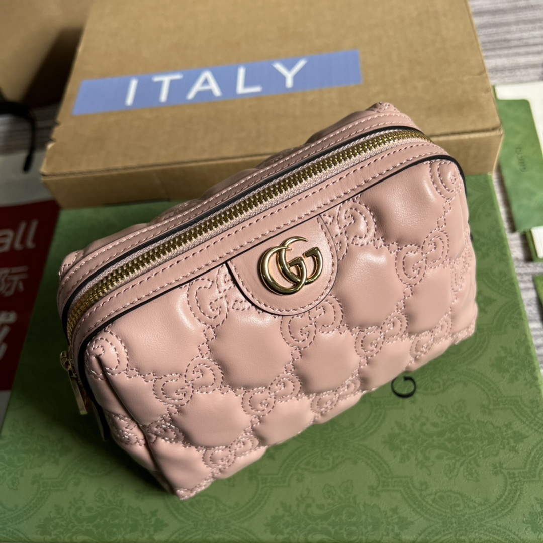 Gucci 726047 GG Matelassé Beauty Case Pink | gucci 726047 gg matelasse beauty case pink 4