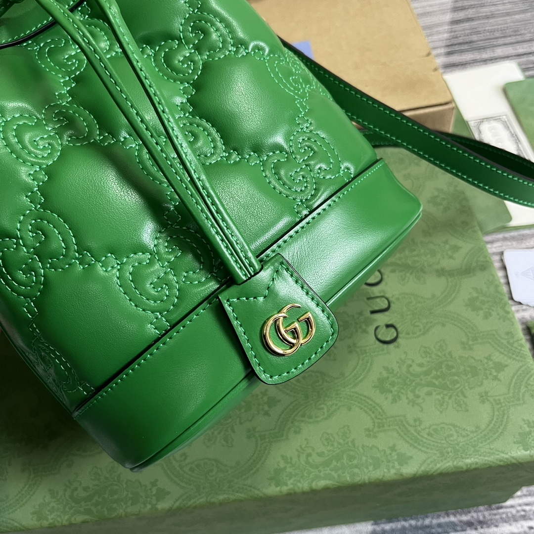 Gucci 728231 GG Matelassé Bucket Bag Green | gucci 728231 gg matelasse bucket bag green 5