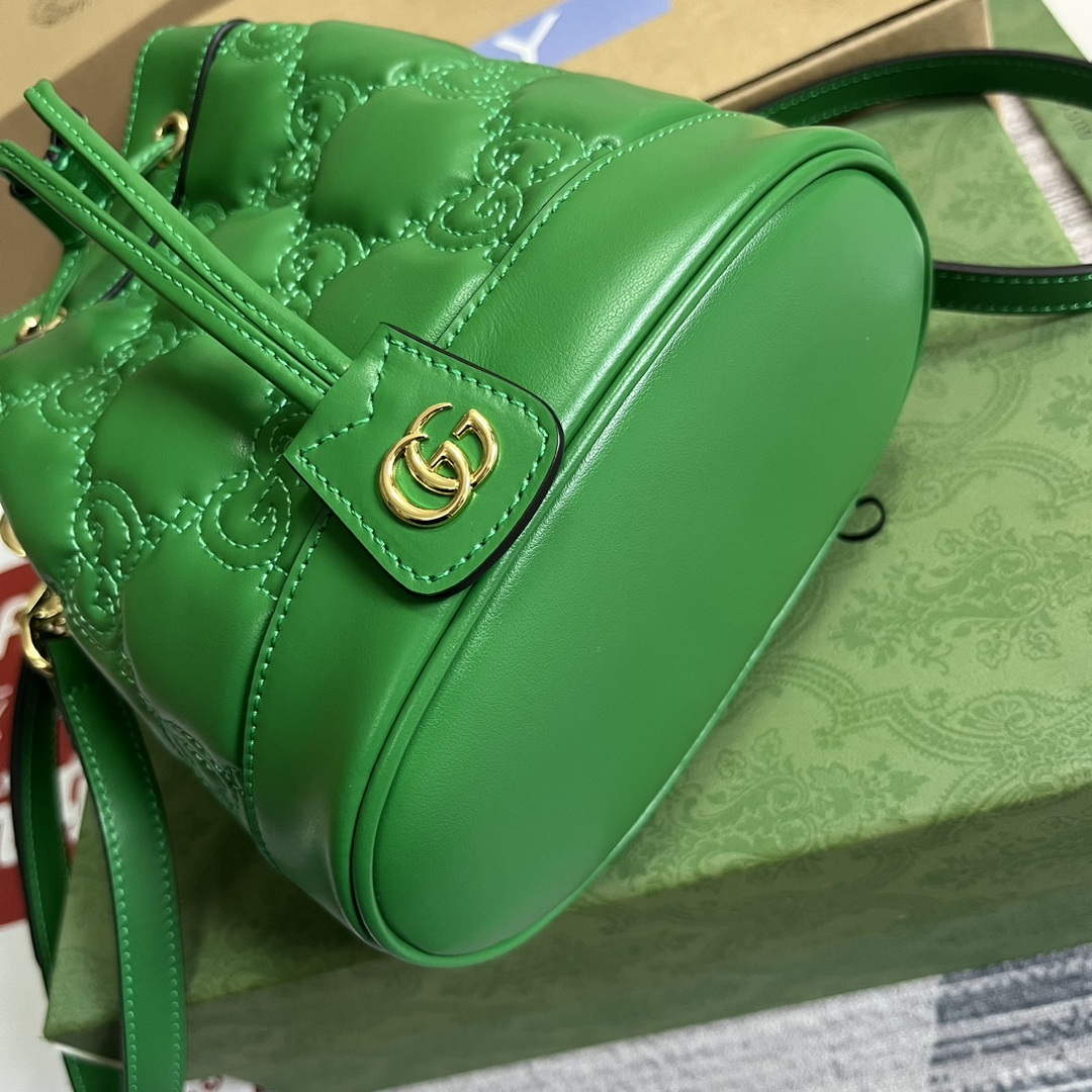 Gucci 728231 GG Matelassé Bucket Bag Green | gucci 728231 gg matelasse bucket bag green 7