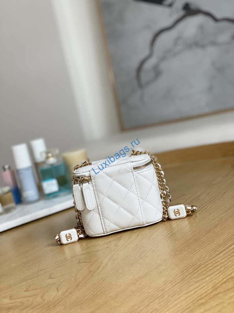 Chanel A68101 Small Vanity With Chain Lambskin White | chanel a68101 small vanity with chain calfskin white 003