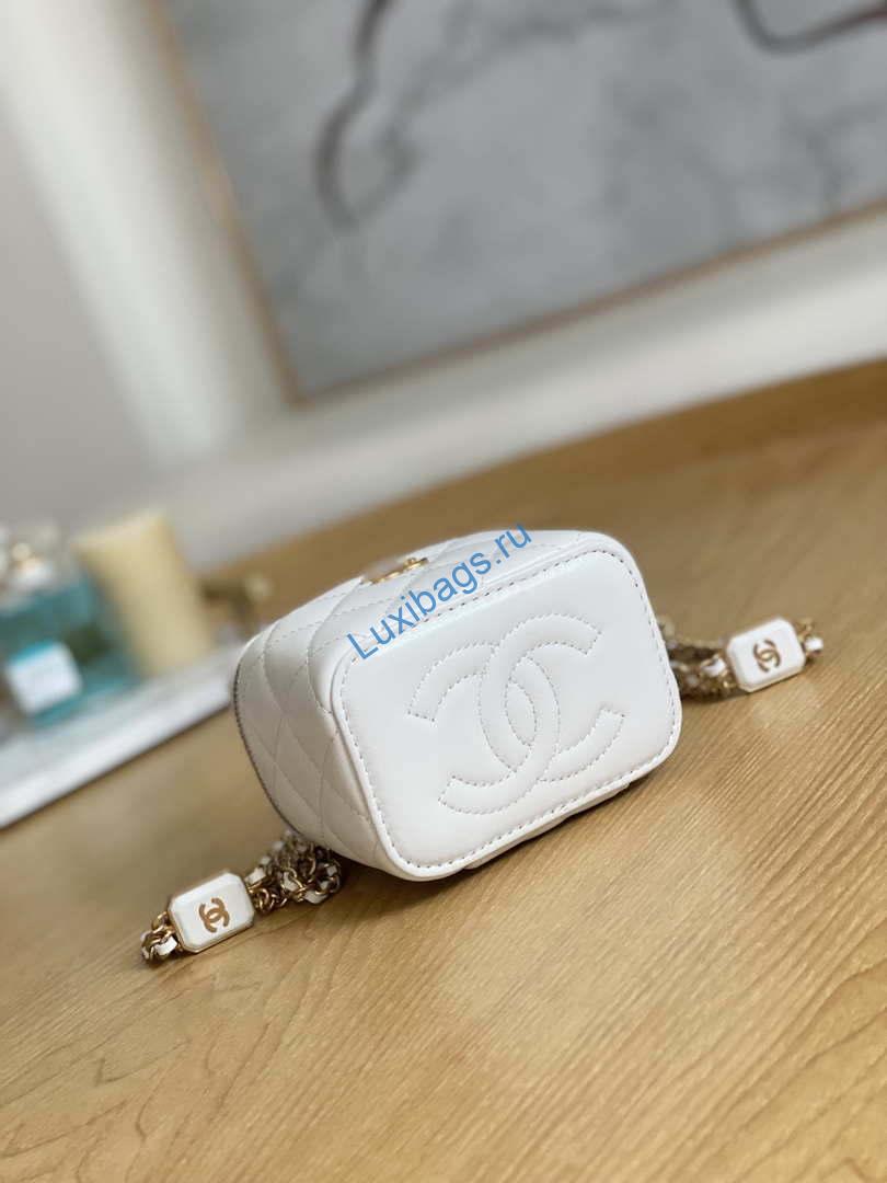 Chanel A68101 Small Vanity With Chain Lambskin White | chanel a68101 small vanity with chain calfskin white 007