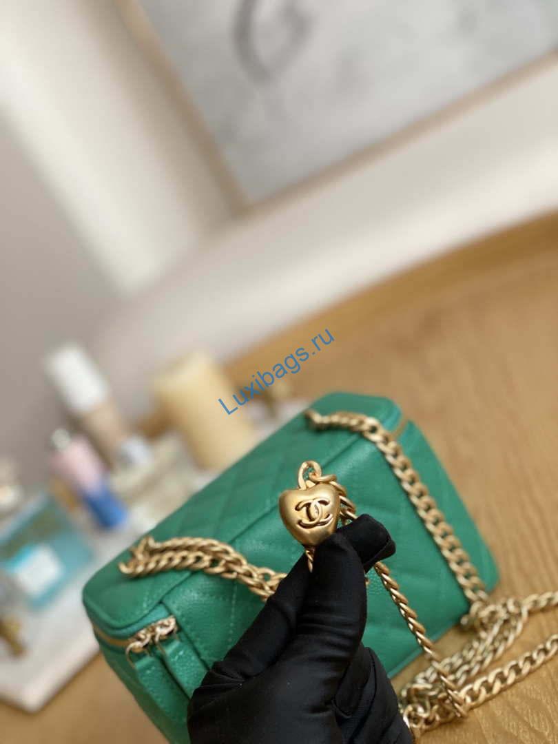 Chanel A68130 Vanity with chain Grained Calfskin Gold Green | chanel a68130 vanity with chain grained calfskin gold green 003