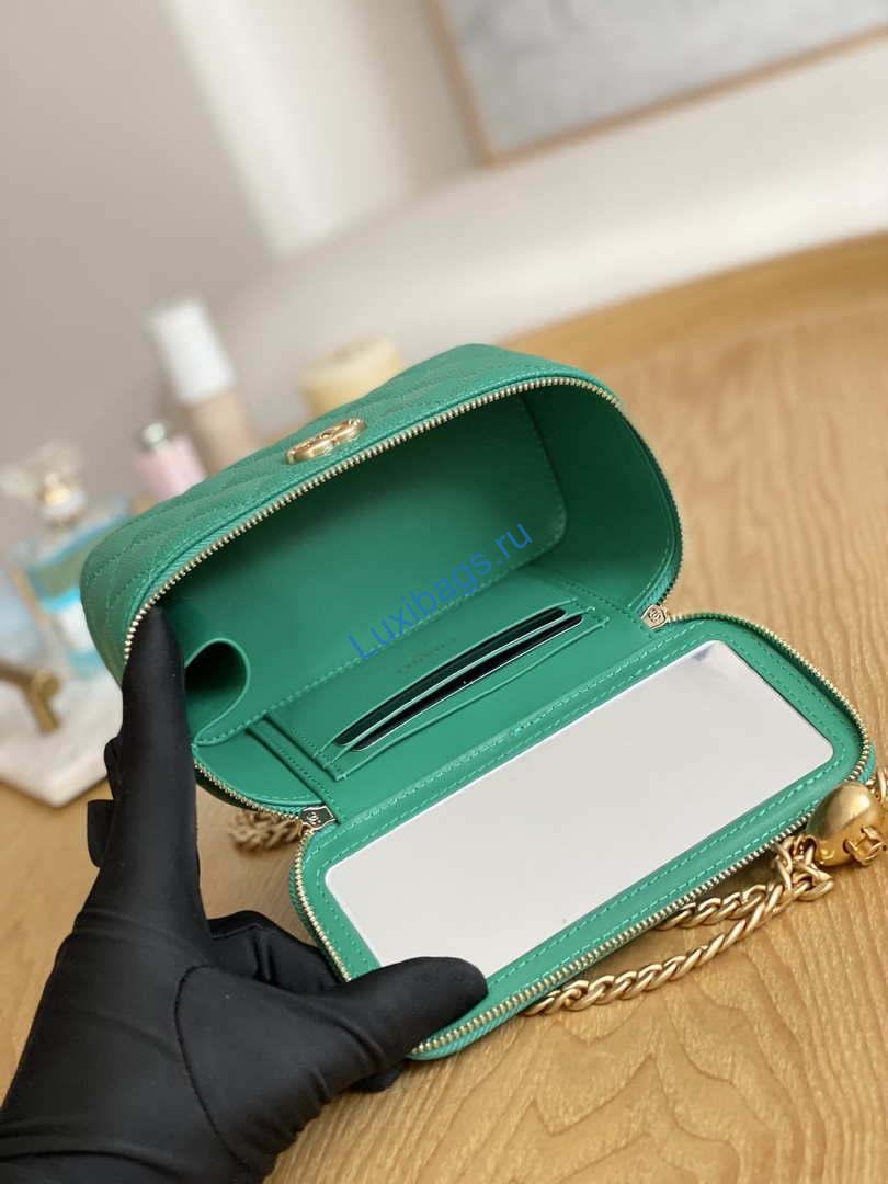 Chanel A68130 Vanity with chain Grained Calfskin Gold Green | chanel a68130 vanity with chain grained calfskin gold green 008
