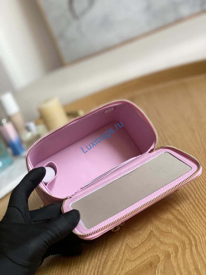 Chanel A68130 Vanity with chain Grained Calfskin Gold Pink | chanel a68130 vanity with chain grained calfskin gold pink 009